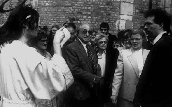 host.jpg (16349 Byte)